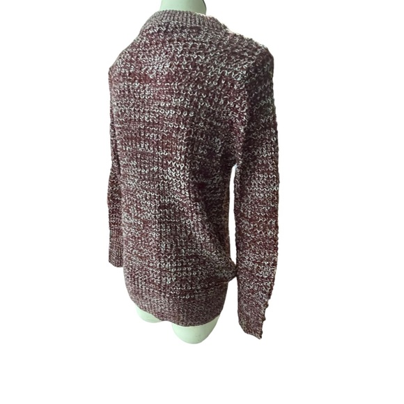 Questions Crewneck sweater Size Small - Picture 5 of 14